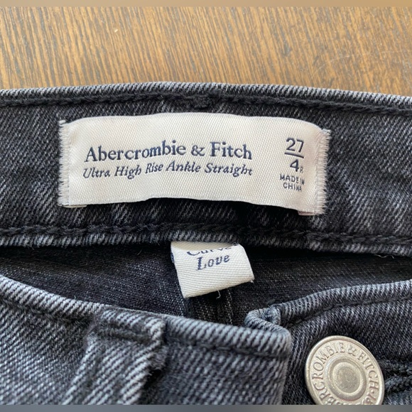 Abercrombie Distressed Ultra High Rise Ankle Straight Jean in Black Size 27 - Picture 3 of 6